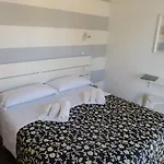 Jolie Hotel