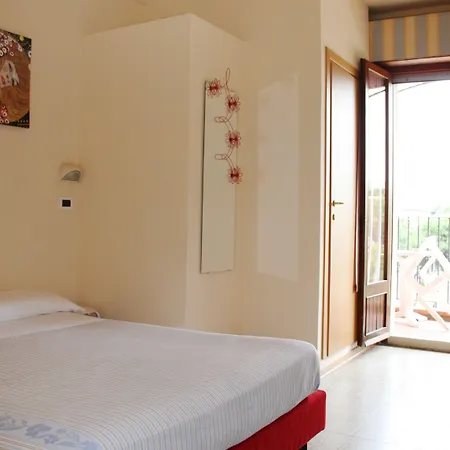 Hotell Jolie 2*