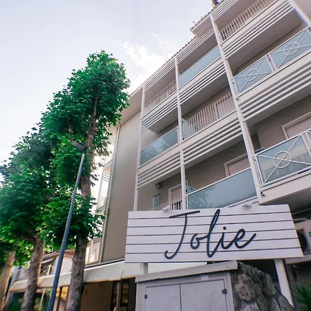 Jolie